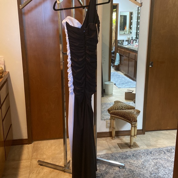 Black and white long elegant dress - Picture 3 of 6